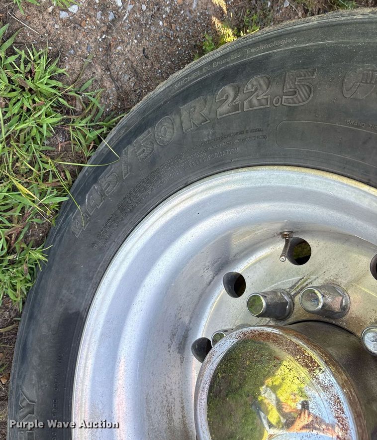 image for item DY0754 2009 Freightliner Cascadia semi truck