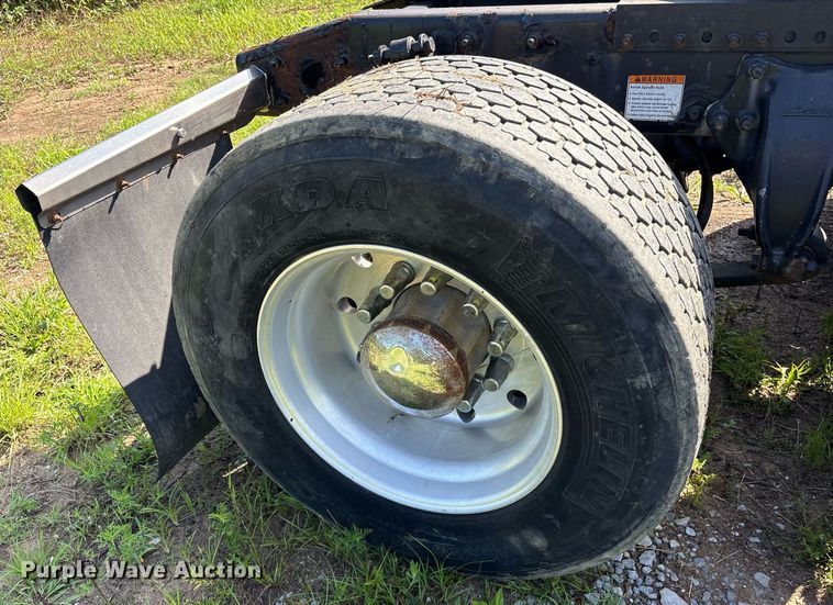 image for item DY0754 2009 Freightliner Cascadia semi truck