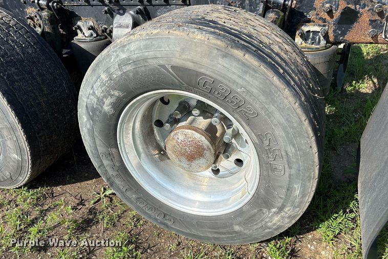 image for item DY0754 2009 Freightliner Cascadia semi truck