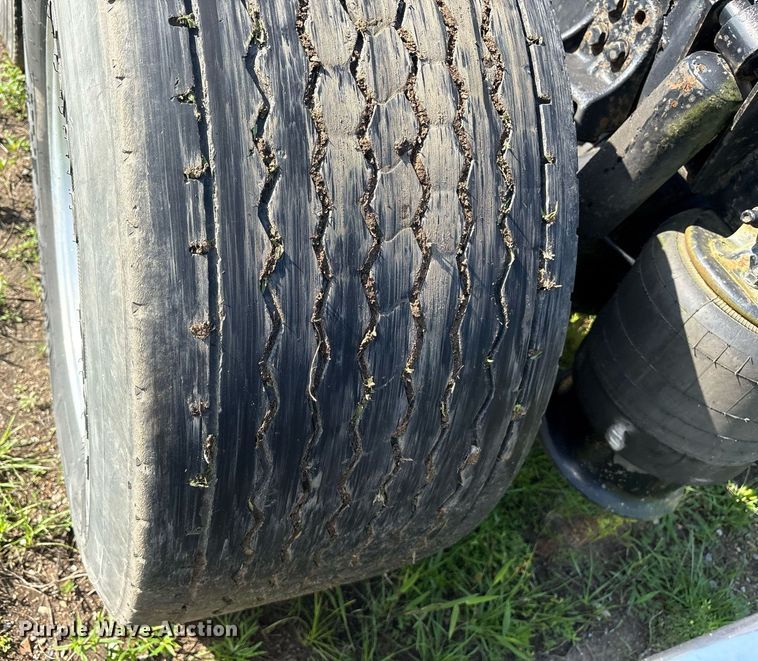 image for item DY0754 2009 Freightliner Cascadia semi truck