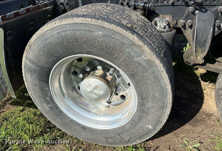 image for item DY0754 2009 Freightliner Cascadia semi truck