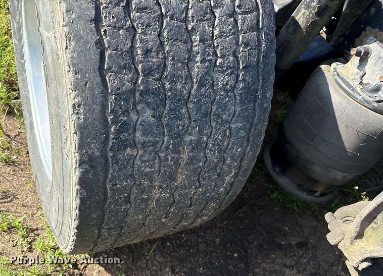 image for item DY0754 2009 Freightliner Cascadia semi truck