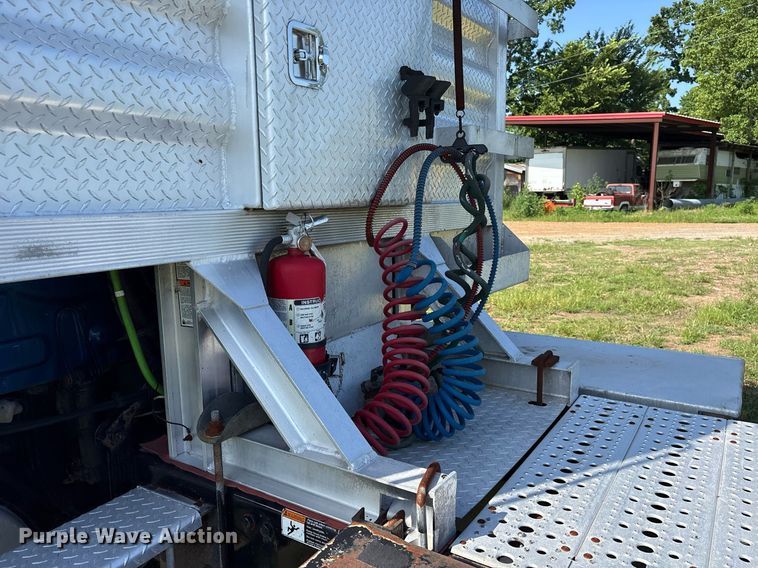 image for item DY0755 2009 Freightliner Cascadia semi truck