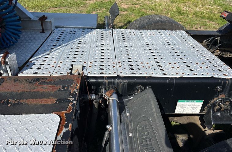 image for item DY0755 2009 Freightliner Cascadia semi truck