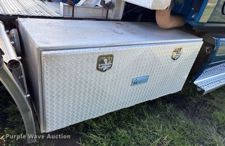 image for item DY0755 2009 Freightliner Cascadia semi truck