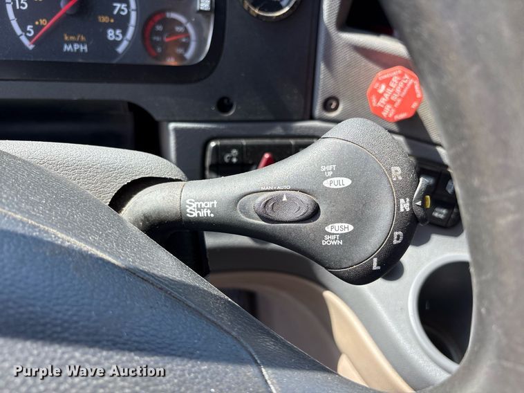 image for item DY0755 2009 Freightliner Cascadia semi truck