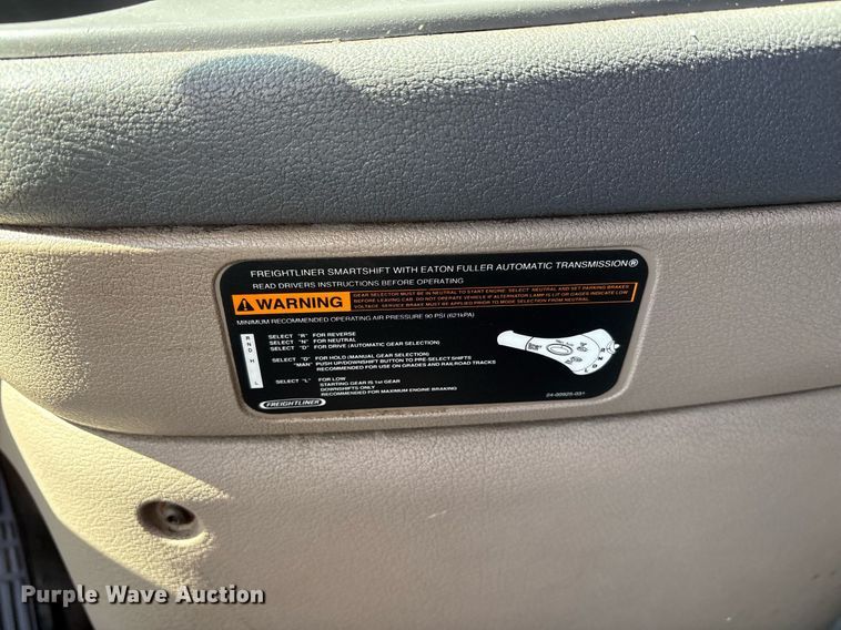 image for item DY0755 2009 Freightliner Cascadia semi truck