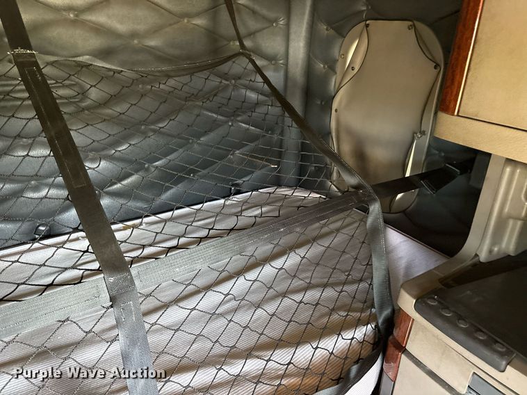 image for item DY0755 2009 Freightliner Cascadia semi truck