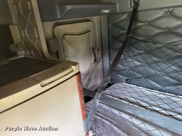 image for item DY0755 2009 Freightliner Cascadia semi truck