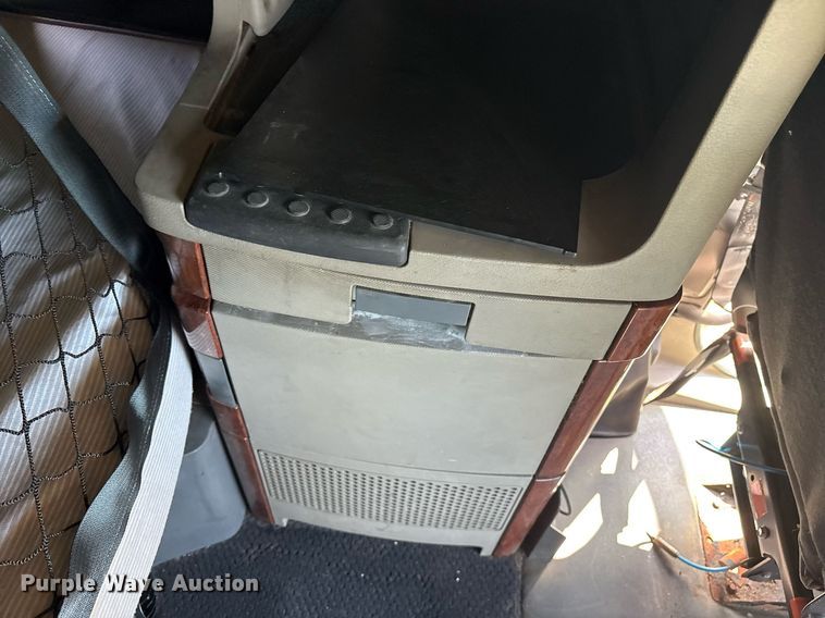 image for item DY0755 2009 Freightliner Cascadia semi truck