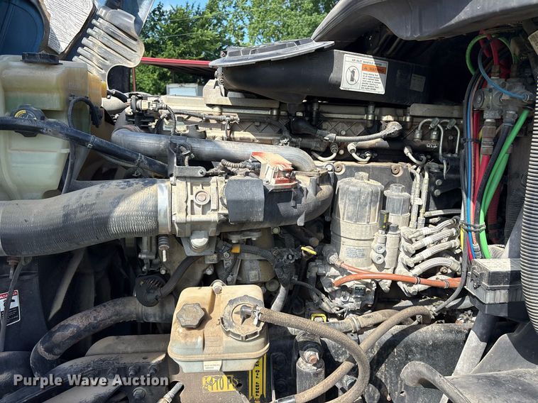 image for item DY0755 2009 Freightliner Cascadia semi truck