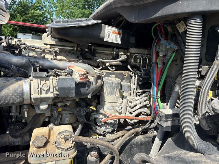 image for item DY0755 2009 Freightliner Cascadia semi truck