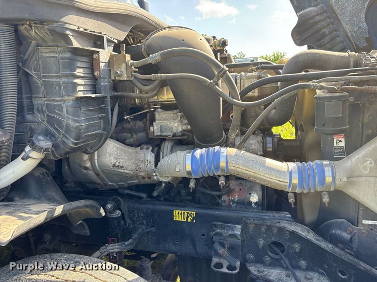 image for item DY0755 2009 Freightliner Cascadia semi truck