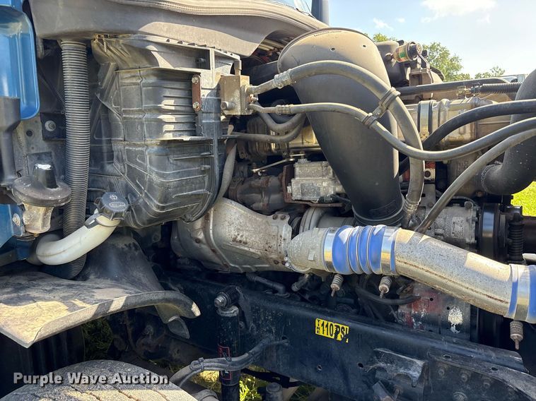 image for item DY0755 2009 Freightliner Cascadia semi truck