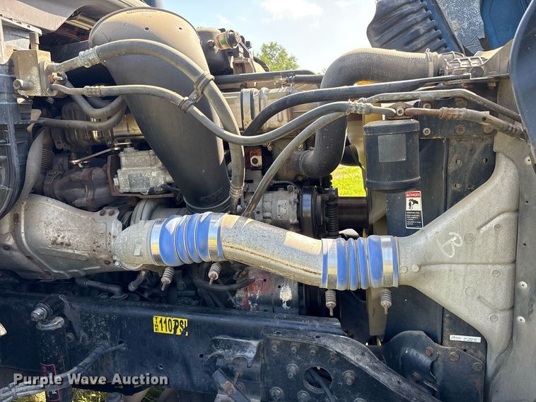 image for item DY0755 2009 Freightliner Cascadia semi truck