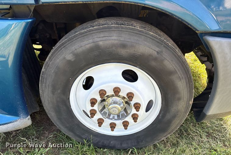 image for item DY0755 2009 Freightliner Cascadia semi truck