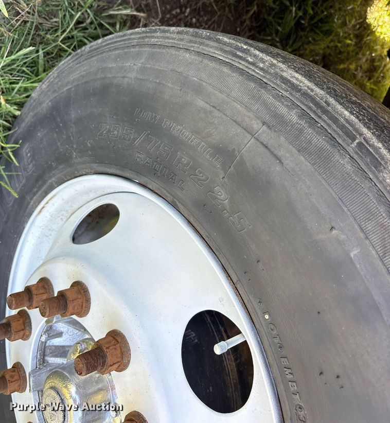 image for item DY0755 2009 Freightliner Cascadia semi truck