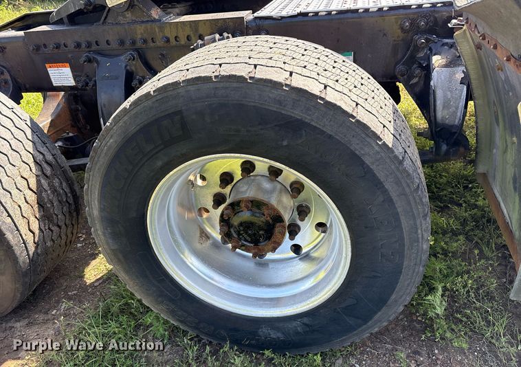 image for item DY0755 2009 Freightliner Cascadia semi truck