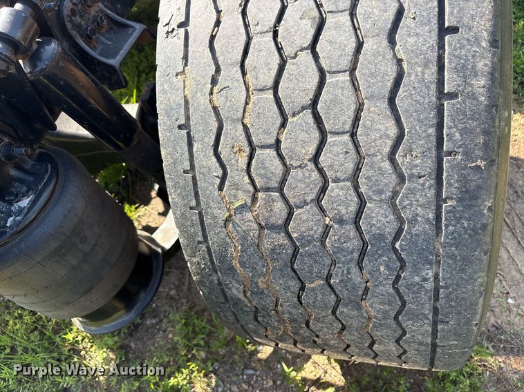 image for item DY0755 2009 Freightliner Cascadia semi truck