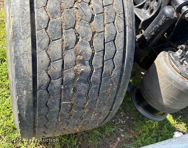 image for item DY0755 2009 Freightliner Cascadia semi truck