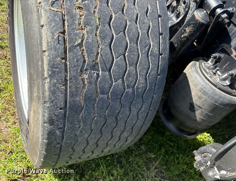 image for item DY0755 2009 Freightliner Cascadia semi truck