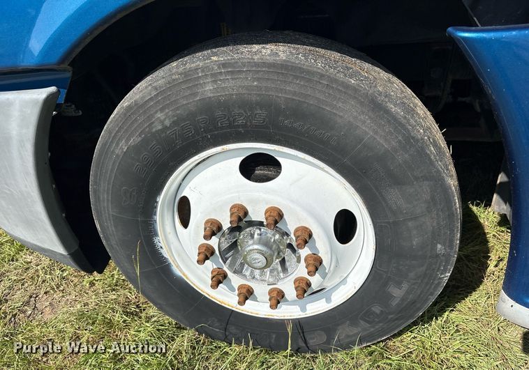 image for item DY0755 2009 Freightliner Cascadia semi truck