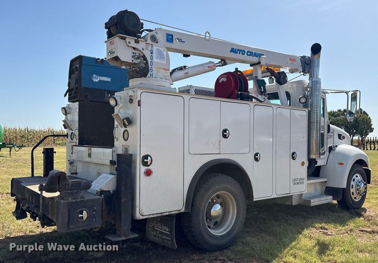 image for item DY0804 2009 Peterbilt 335 utility / service truck