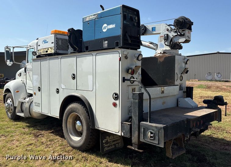 image for item DY0804 2009 Peterbilt 335 utility / service truck