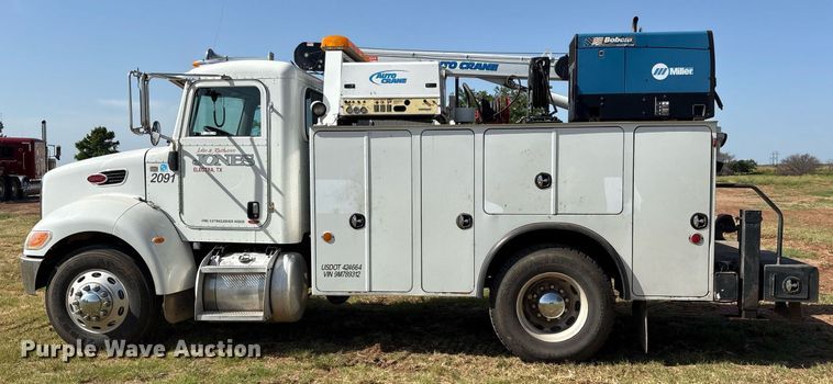 image for item DY0804 2009 Peterbilt 335 utility / service truck