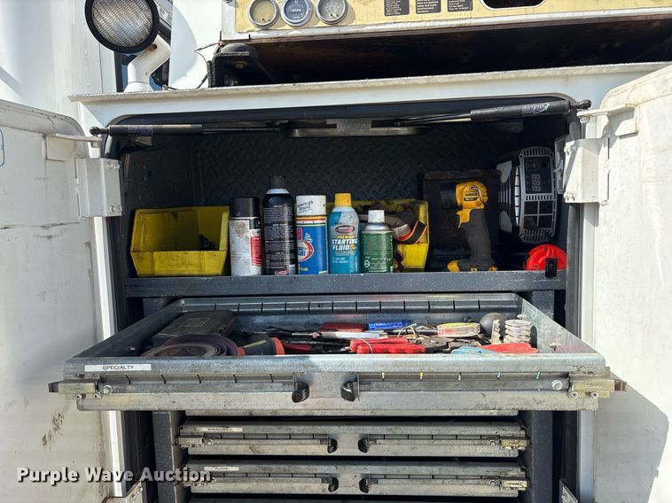 image for item DY0804 2009 Peterbilt 335 utility / service truck