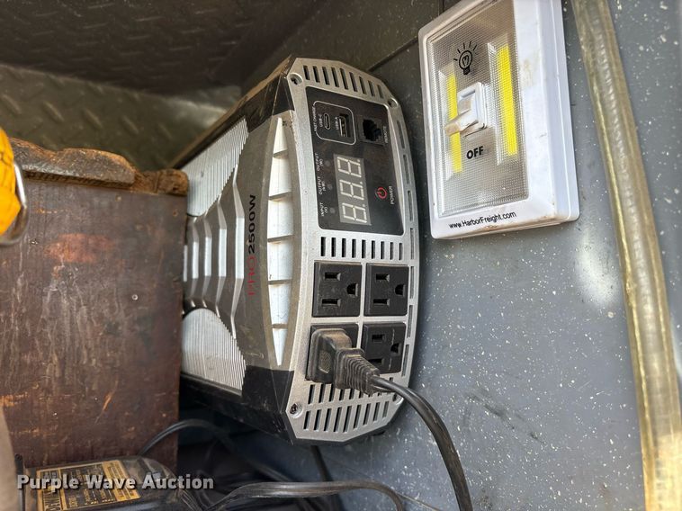 image for item DY0804 2009 Peterbilt 335 utility / service truck