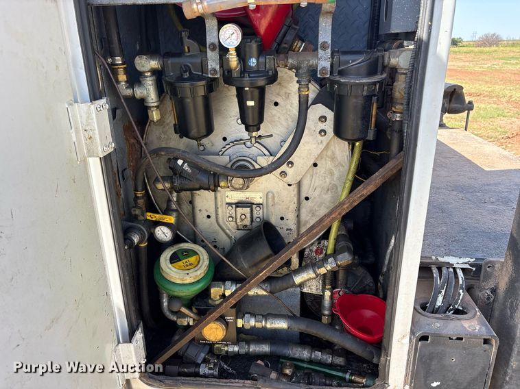 image for item DY0804 2009 Peterbilt 335 utility / service truck