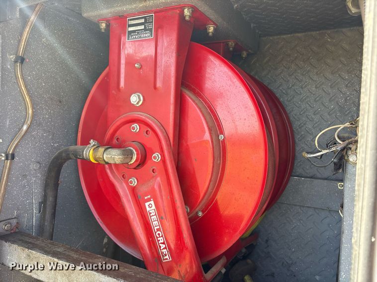 image for item DY0804 2009 Peterbilt 335 utility / service truck