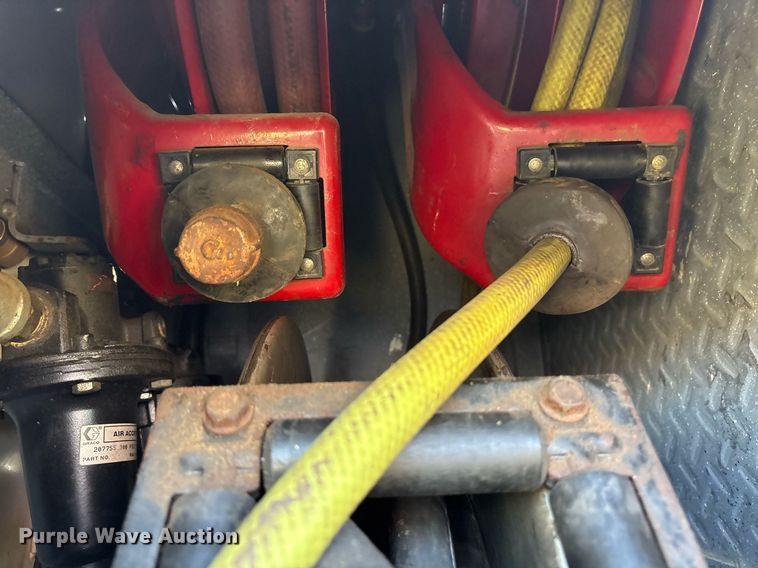 image for item DY0804 2009 Peterbilt 335 utility / service truck