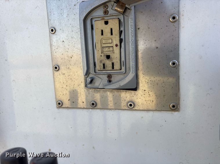 image for item DY0804 2009 Peterbilt 335 utility / service truck