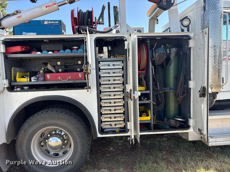 image for item DY0804 2009 Peterbilt 335 utility / service truck