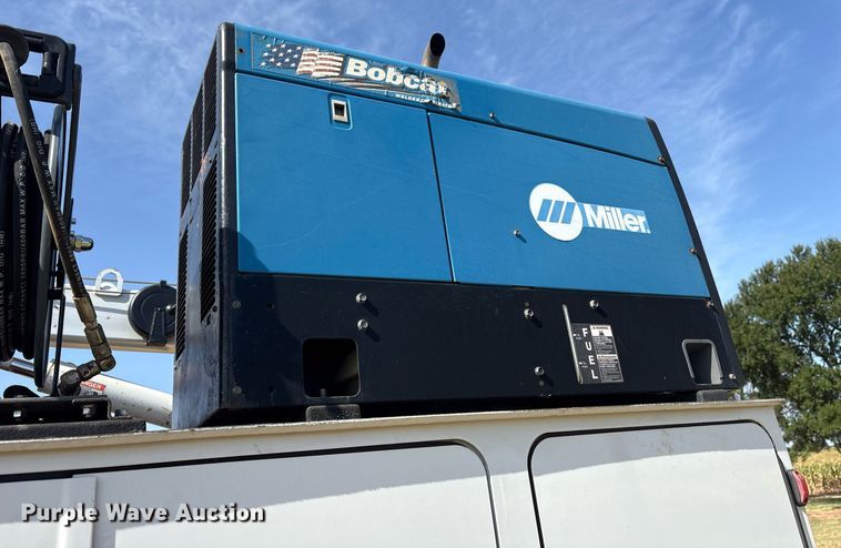 image for item DY0804 2009 Peterbilt 335 utility / service truck