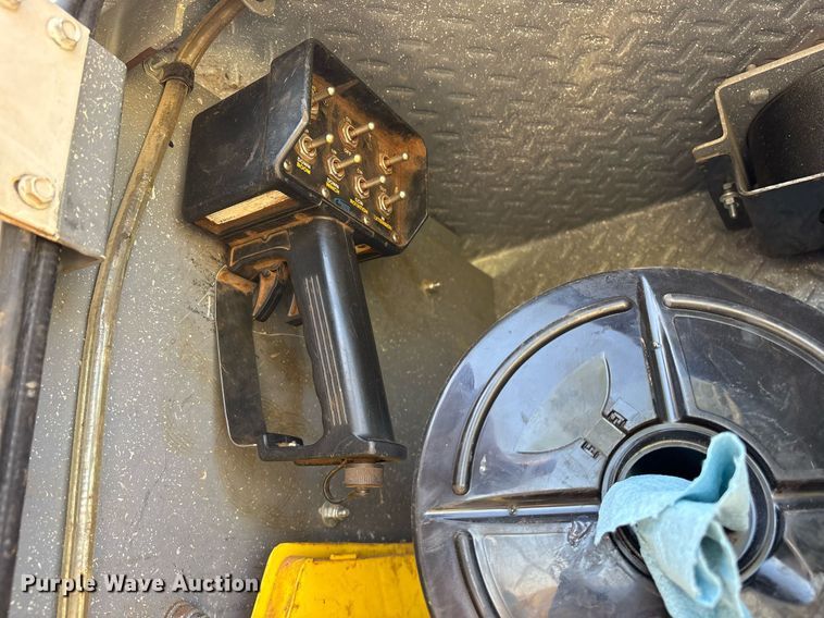 image for item DY0804 2009 Peterbilt 335 utility / service truck