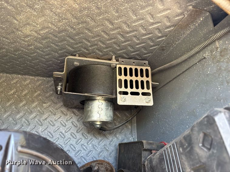 image for item DY0804 2009 Peterbilt 335 utility / service truck