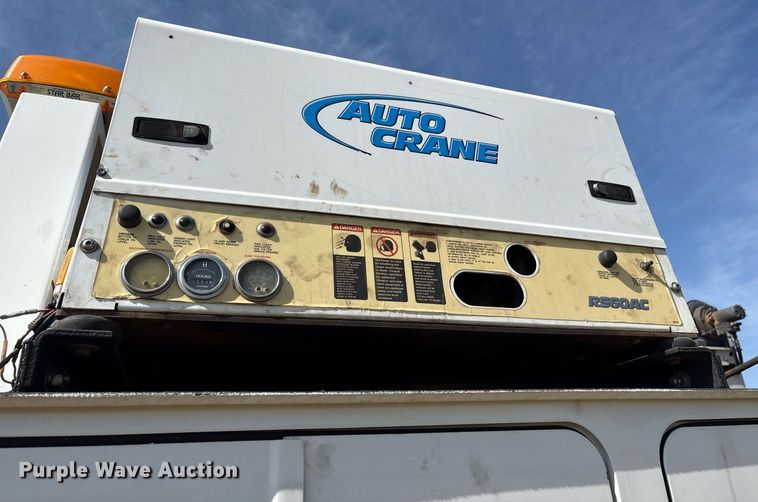 image for item DY0804 2009 Peterbilt 335 utility / service truck