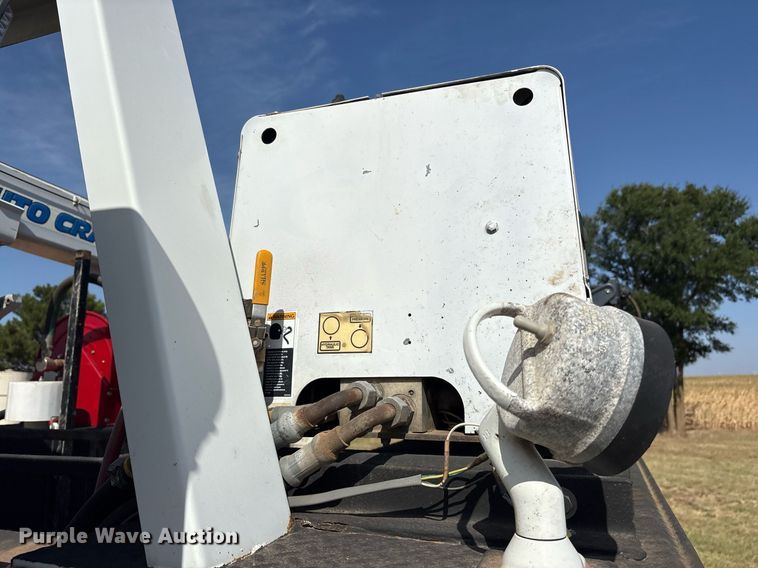 image for item DY0804 2009 Peterbilt 335 utility / service truck