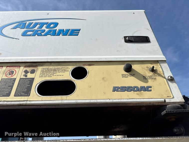 image for item DY0804 2009 Peterbilt 335 utility / service truck