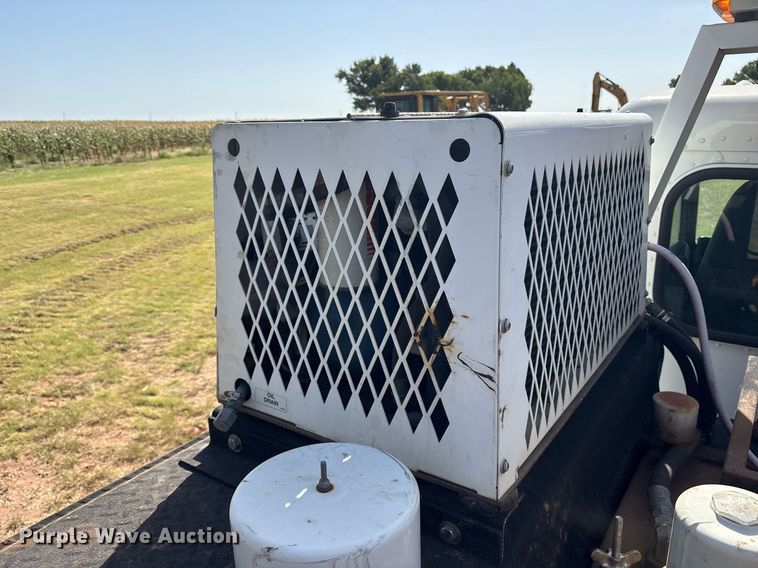 image for item DY0804 2009 Peterbilt 335 utility / service truck