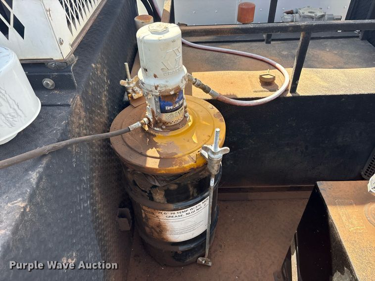 image for item DY0804 2009 Peterbilt 335 utility / service truck