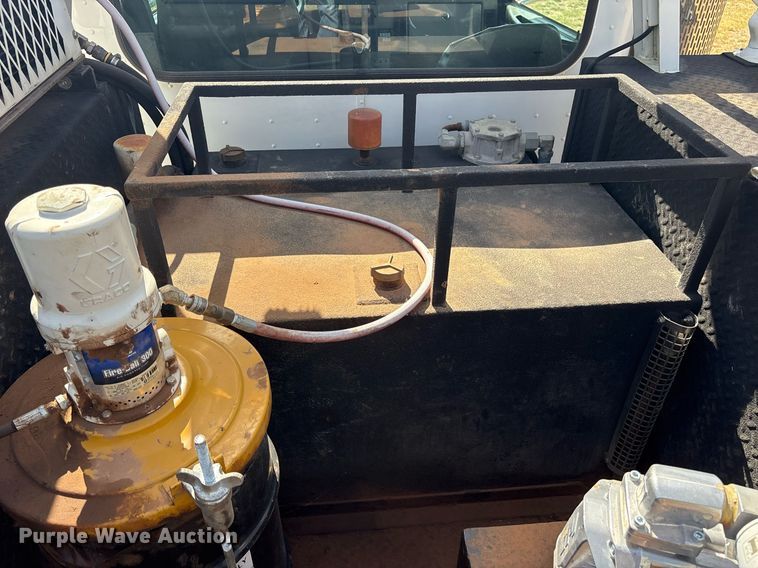 image for item DY0804 2009 Peterbilt 335 utility / service truck