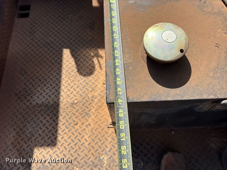 image for item DY0804 2009 Peterbilt 335 utility / service truck