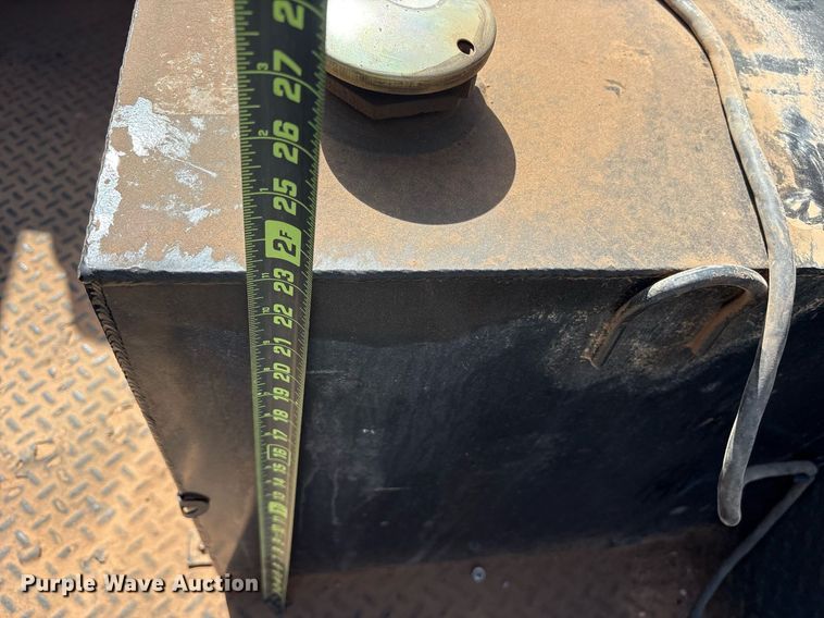 image for item DY0804 2009 Peterbilt 335 utility / service truck