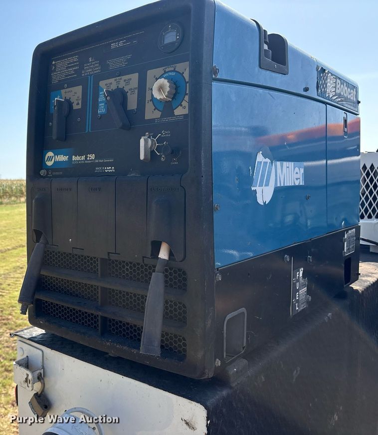 image for item DY0804 2009 Peterbilt 335 utility / service truck