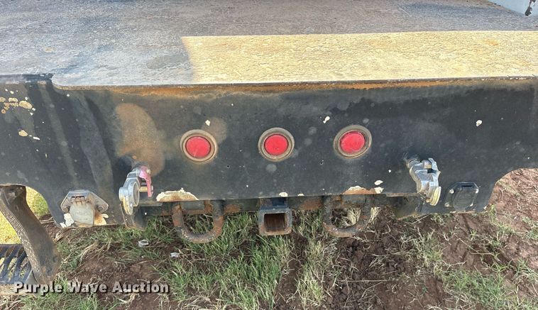 image for item DY0804 2009 Peterbilt 335 utility / service truck