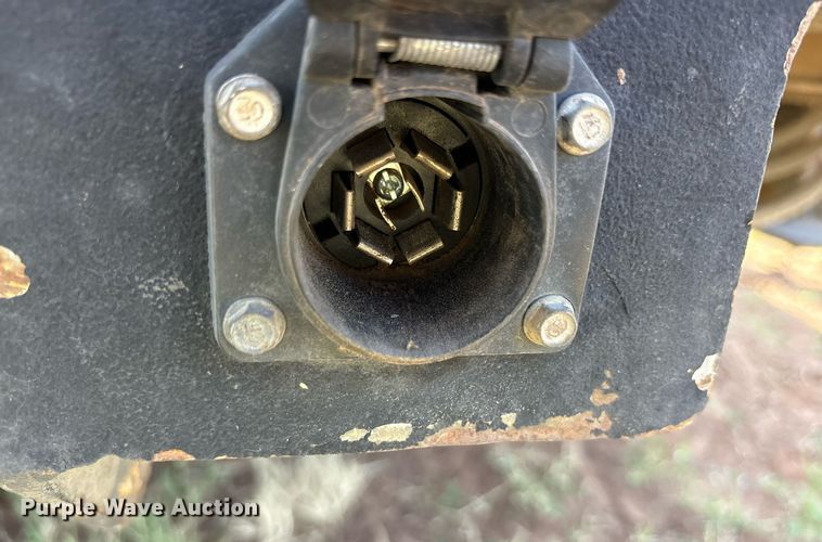 image for item DY0804 2009 Peterbilt 335 utility / service truck